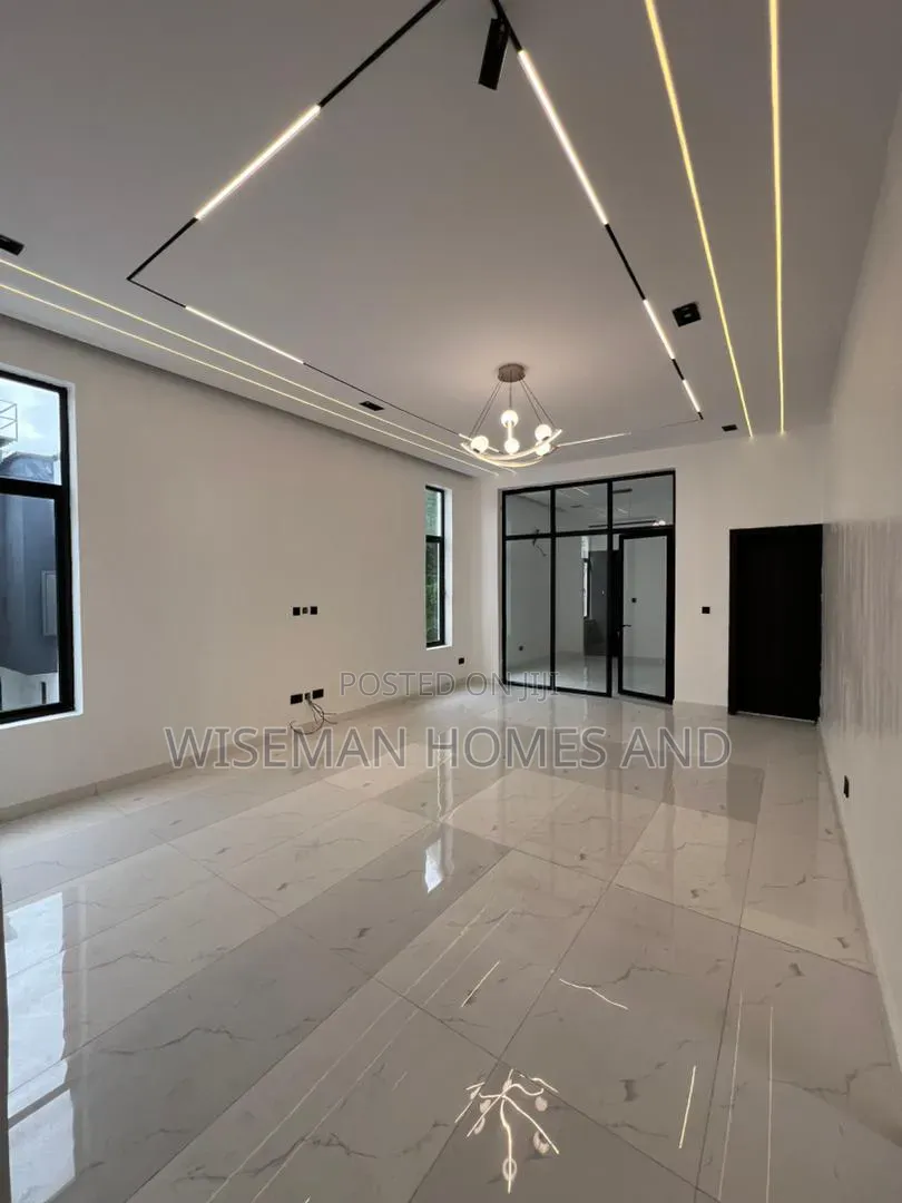 5bdrm Duplex in Chevron Lekki for sale