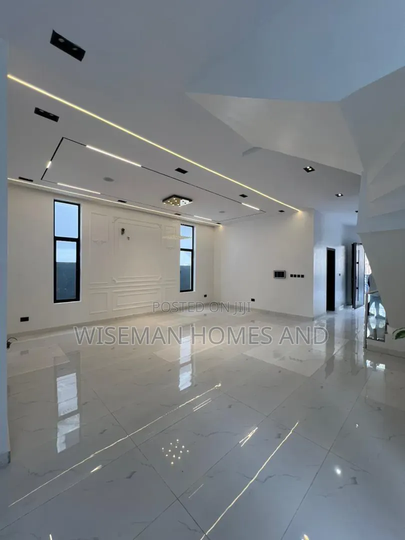 5bdrm Duplex in Chevron Lekki for sale