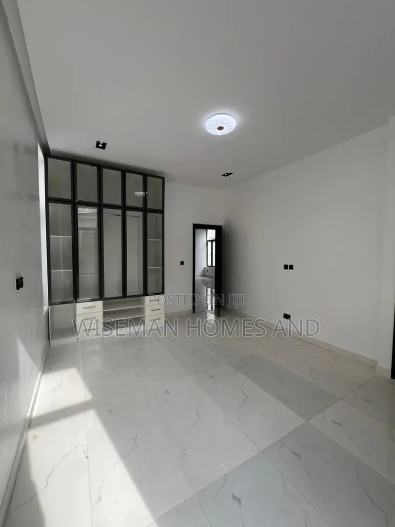 5bdrm Duplex in Chevron Lekki for sale