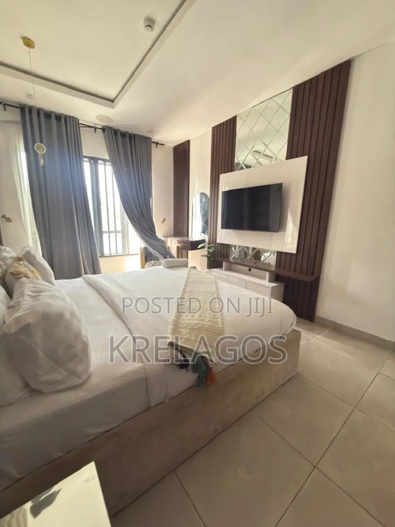 2bdrm Apartment in Lekki Phase 1 for rent