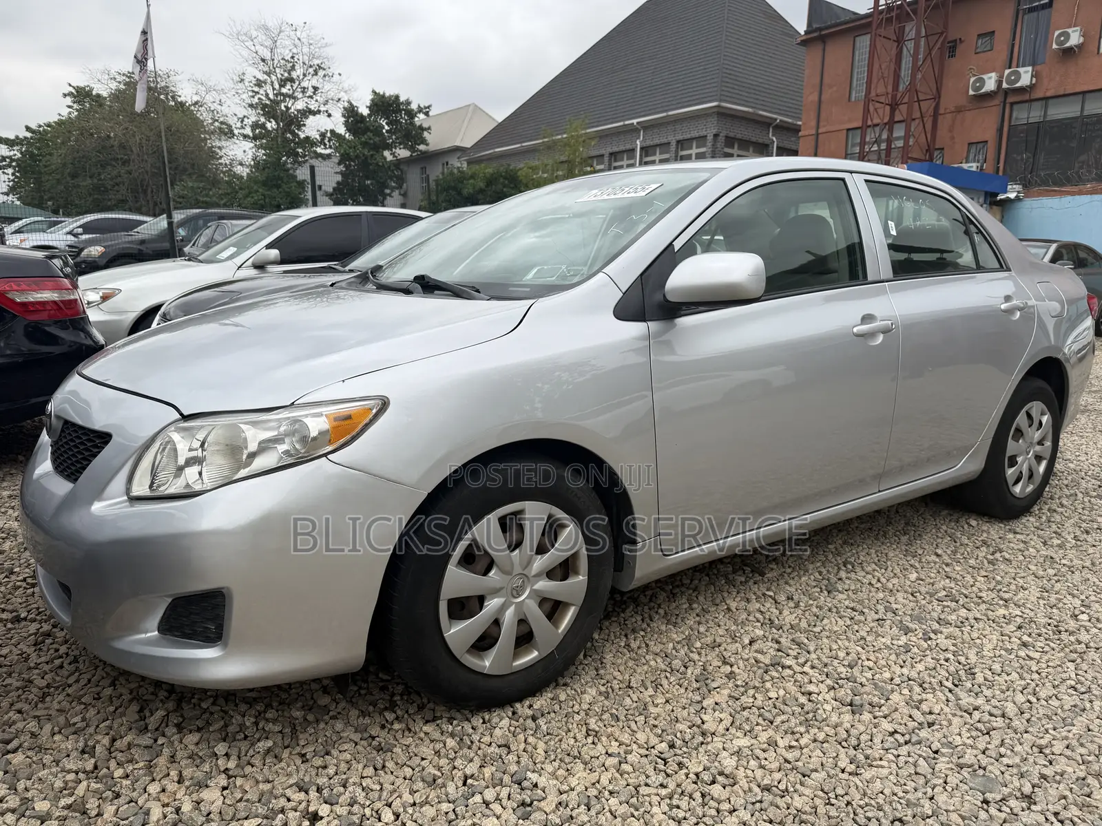 Toyota Corolla LE 4dr Sedan (1.8L 4cyl 4A) 2011 Silver
