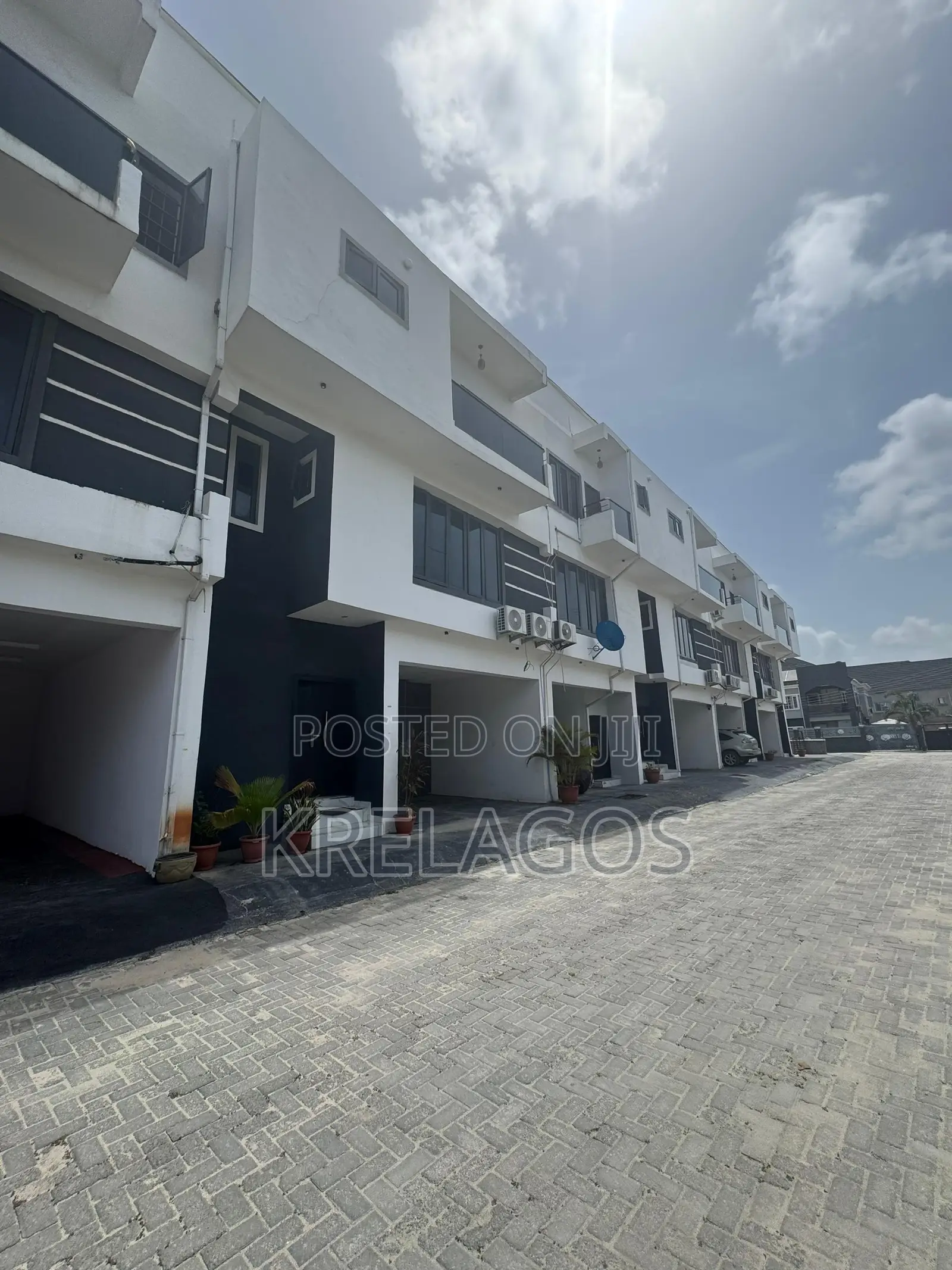 4bdrm Duplex in Ikota for rent