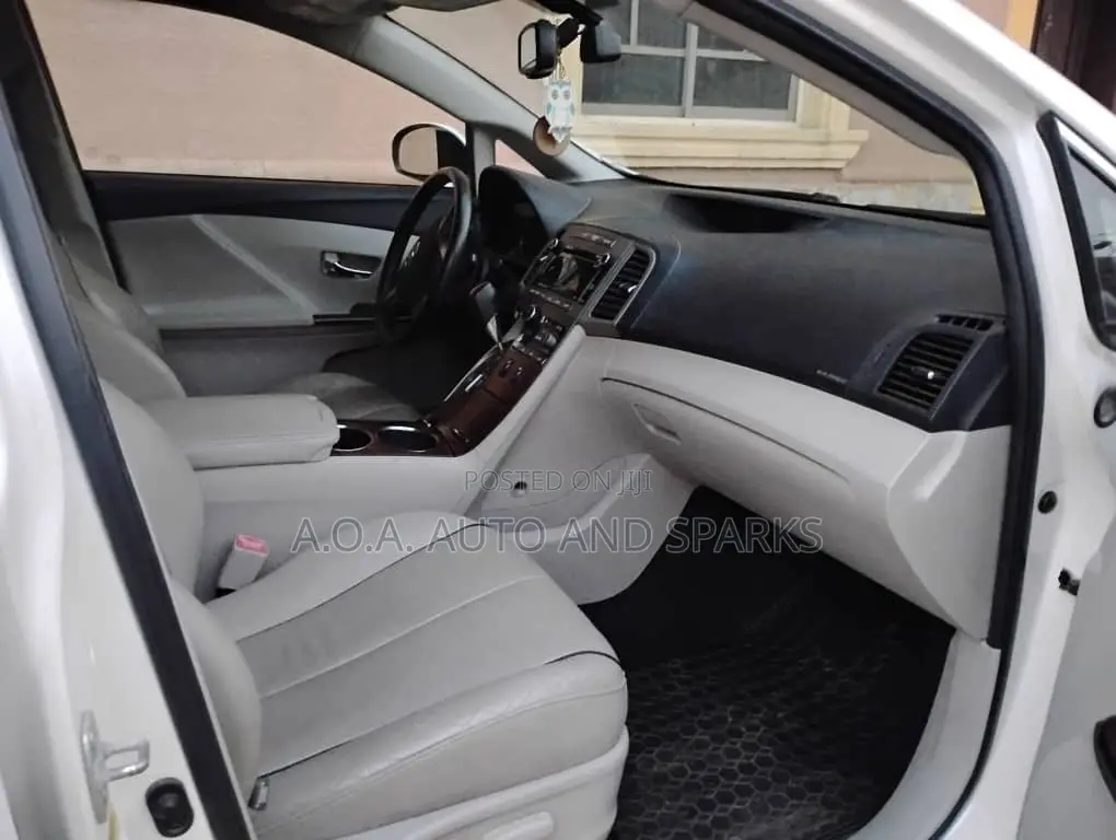 Toyota Venza 2010 White