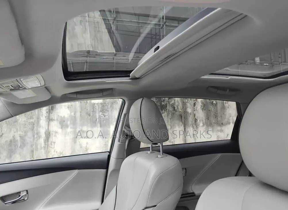 Toyota Venza 2010 White