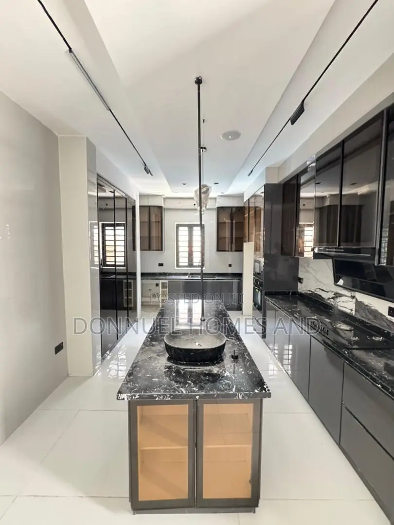 5bdrm Duplex in Ikate for sale