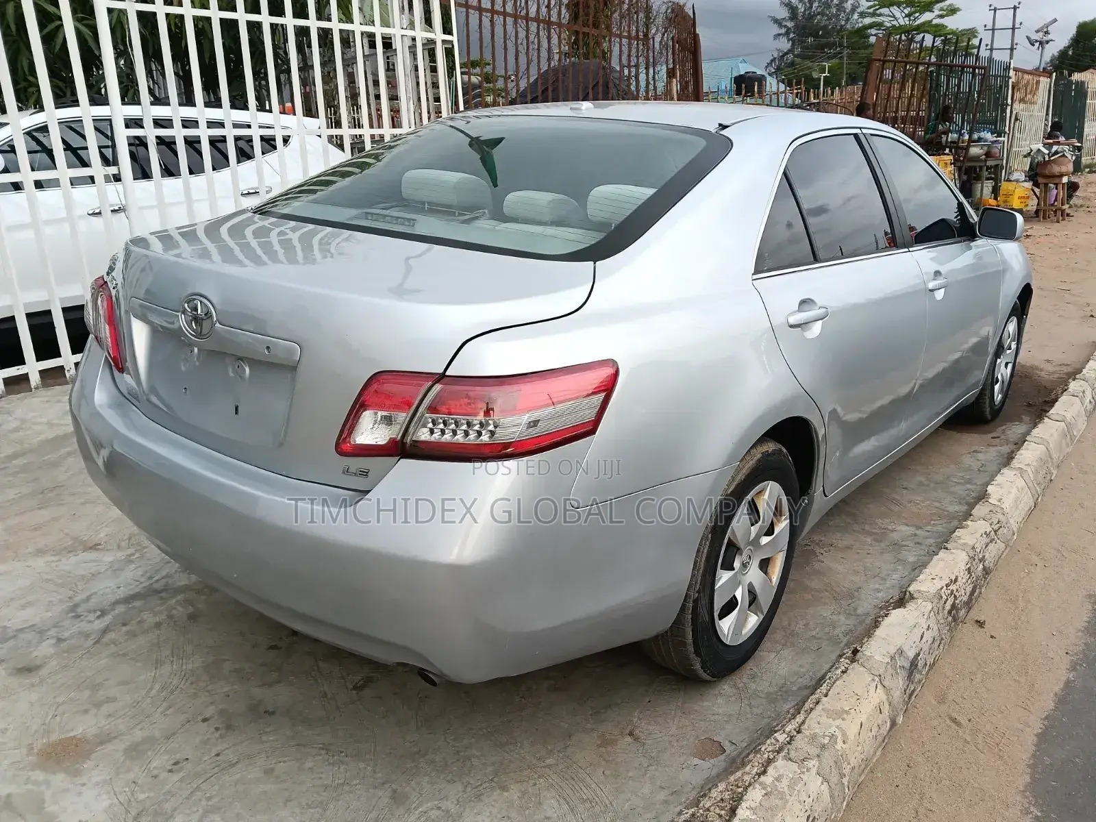 Toyota Camry LE 4dr Sedan (2.5L 4cyl 6A) 2011 Silver