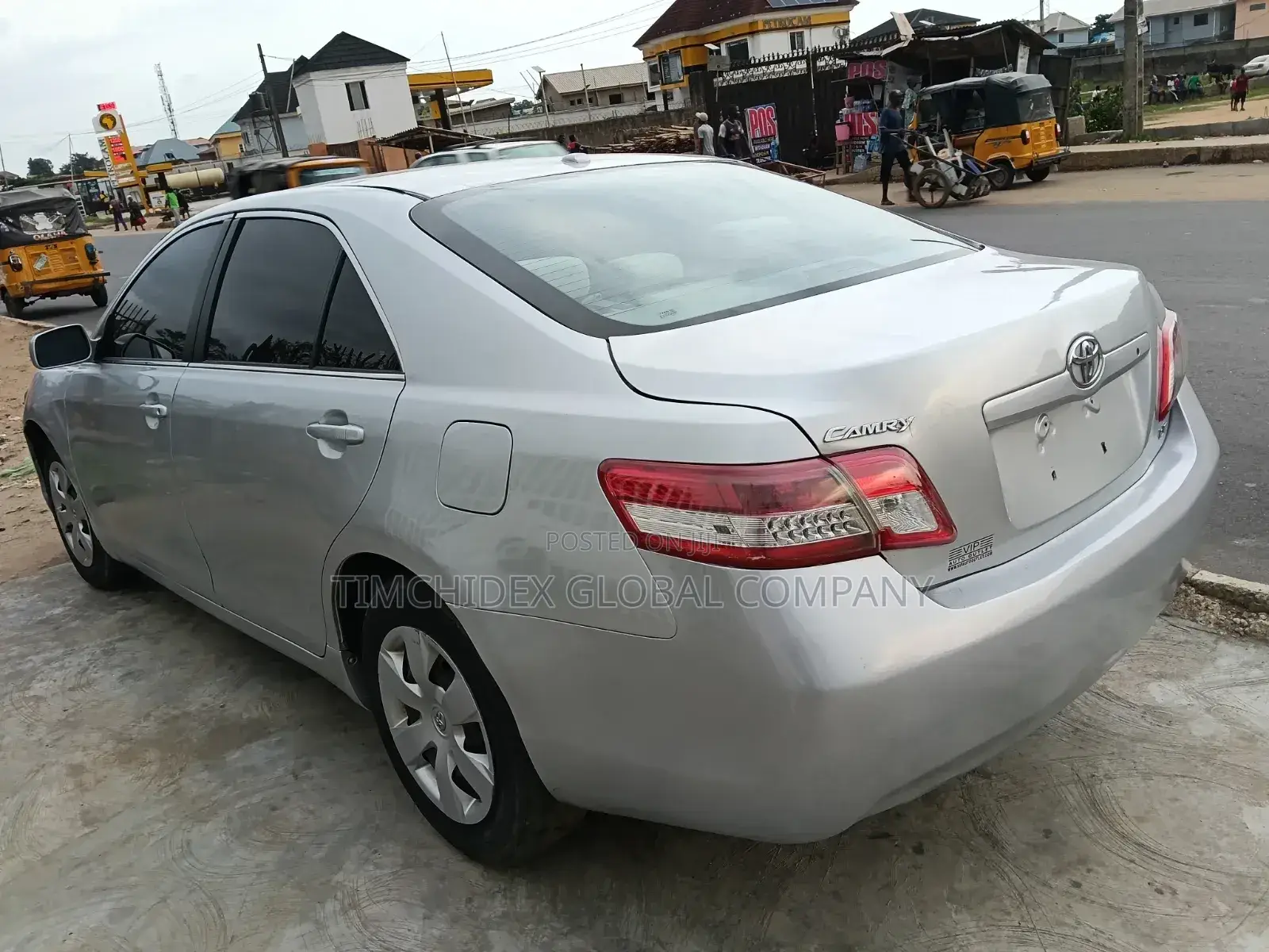 Toyota Camry LE 4dr Sedan (2.5L 4cyl 6A) 2011 Silver