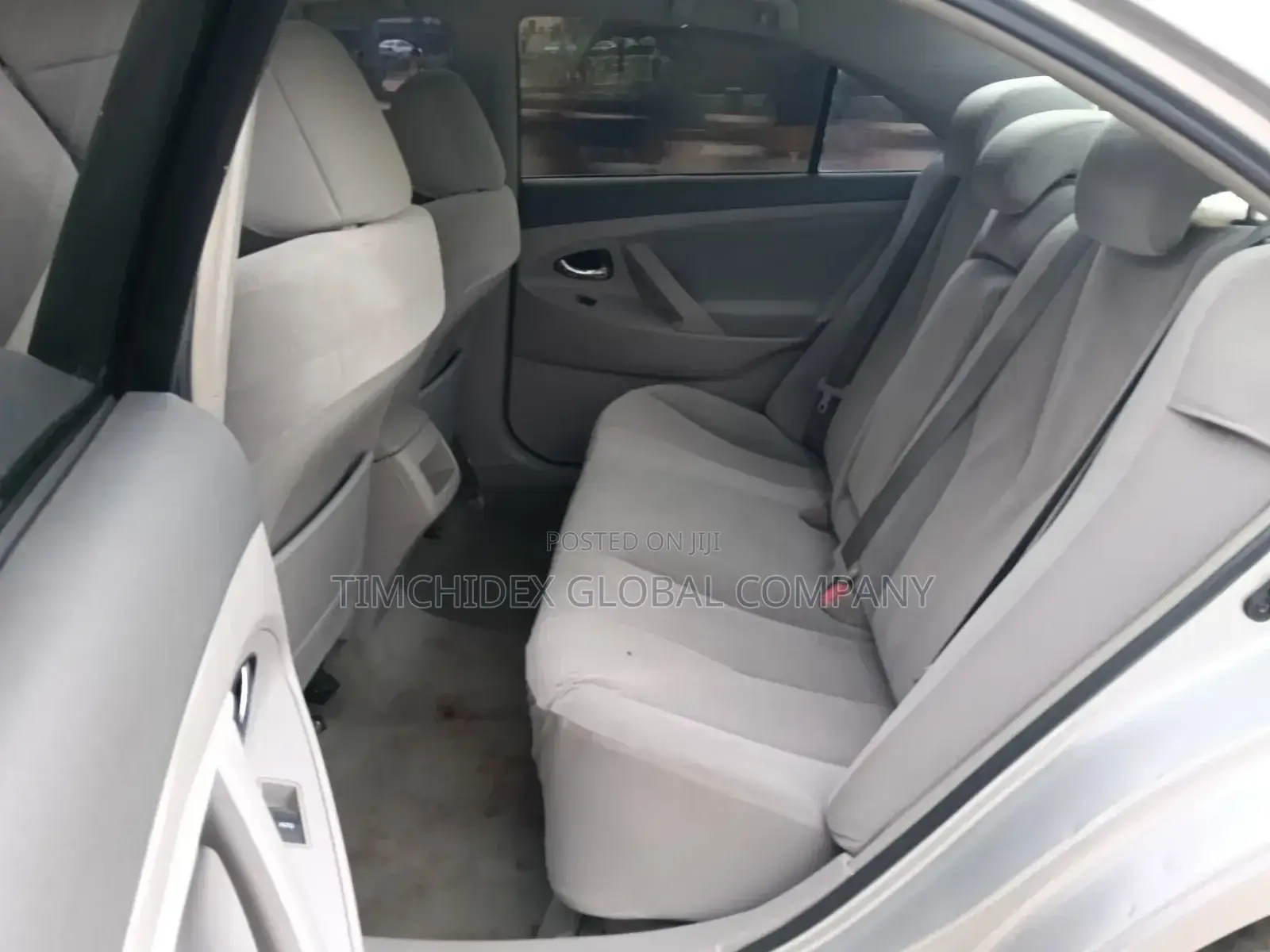 Toyota Camry LE 4dr Sedan (2.5L 4cyl 6A) 2011 Silver