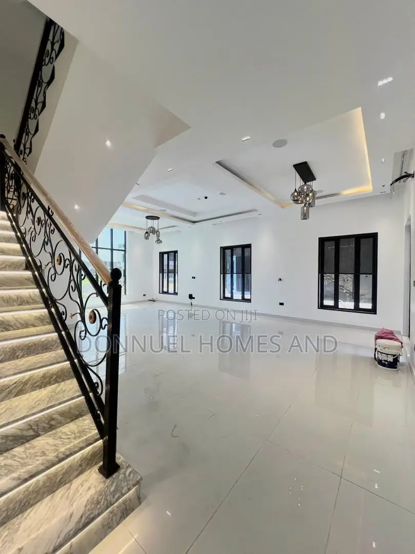 6bdrm Duplex in Osapa london for sale