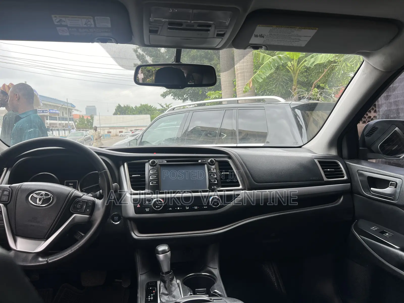Toyota Highlander XLE 4x2 V6 (3.5L 6cyl 8A) 2018 Gold