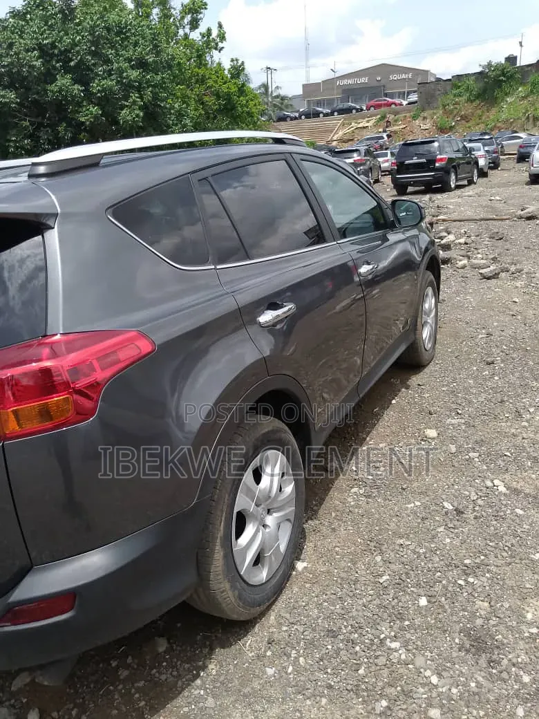 Toyota RAV4 LE 4dr SUV AWD (2.5L 4cyl 6A) 2015 Gray