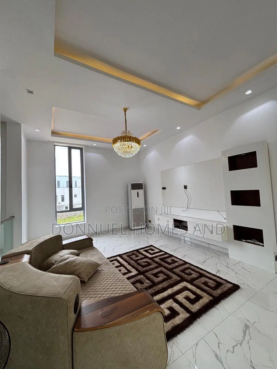 5bdrm Duplex in Osapa london for sale