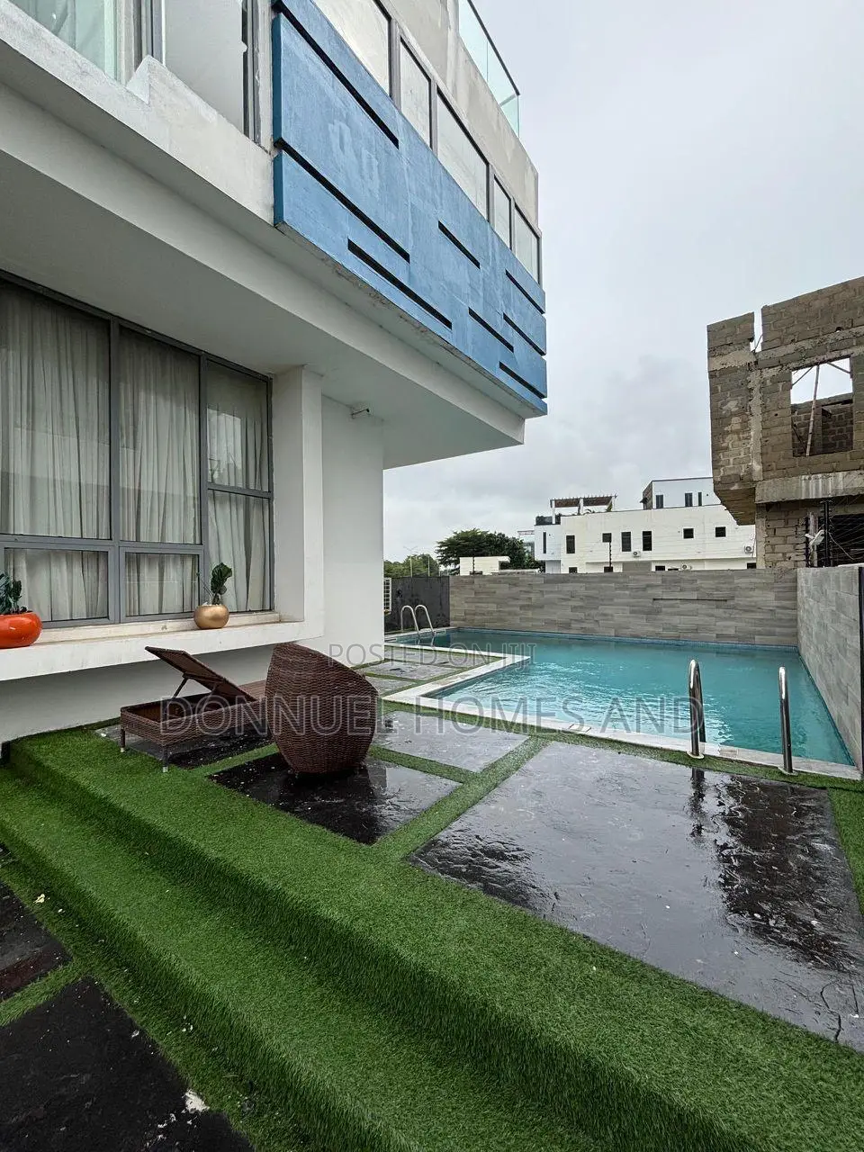 5bdrm Duplex in Osapa london for sale