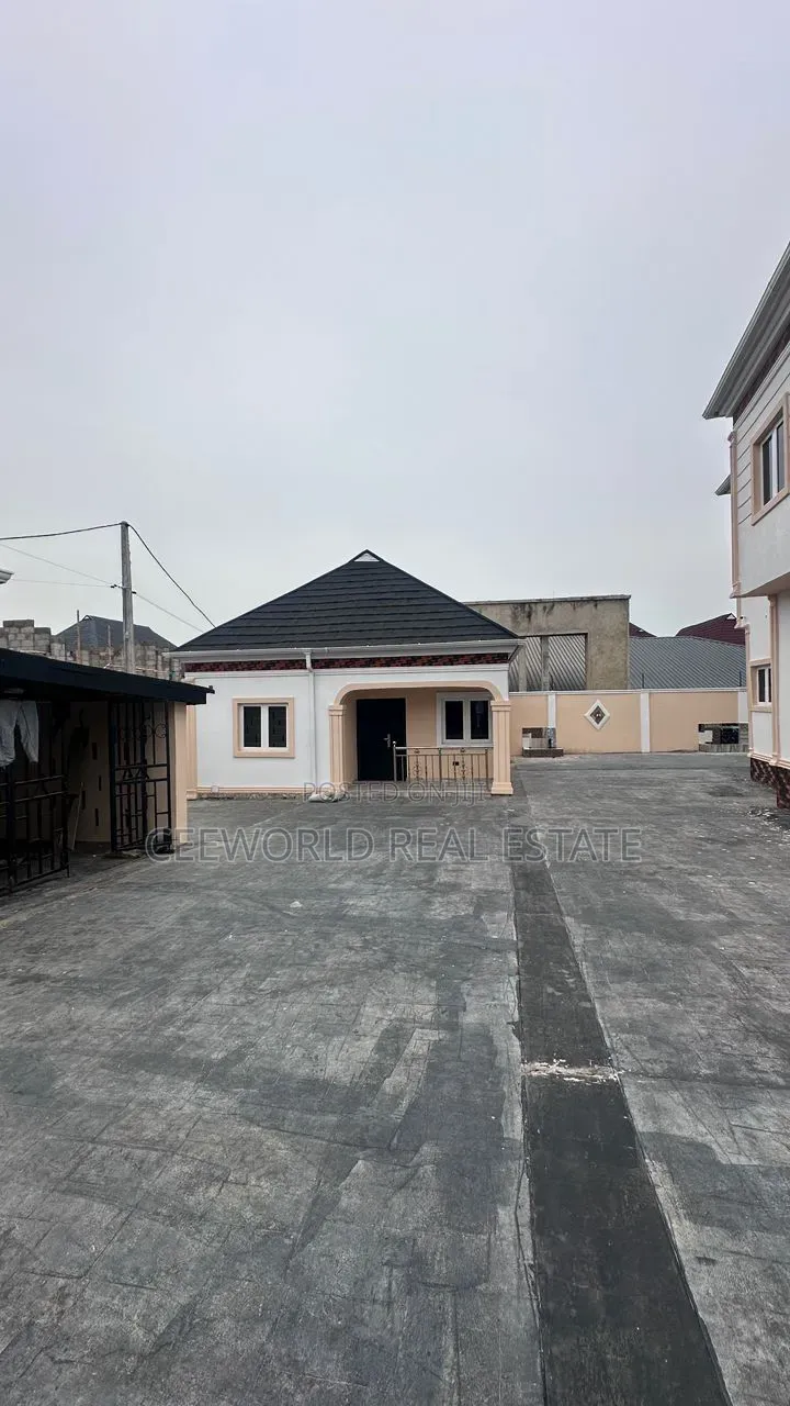 5bdrm Duplex in Ire Akari Estate, Akala Express for sale