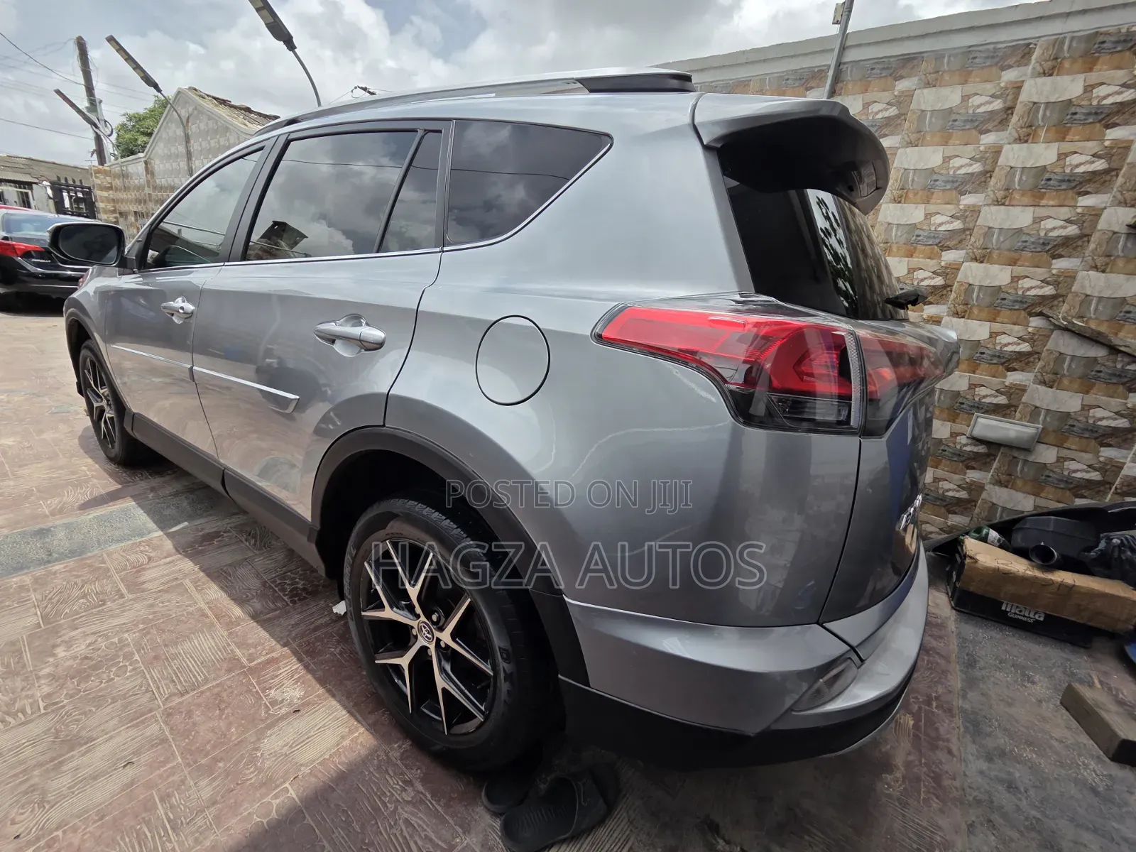 Toyota RAV4 SE FWD (2.5L 4cyl 6A) 2017 Silver