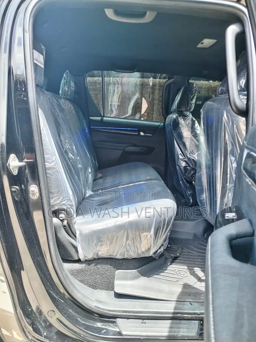 Toyota Hilux 2024 Black