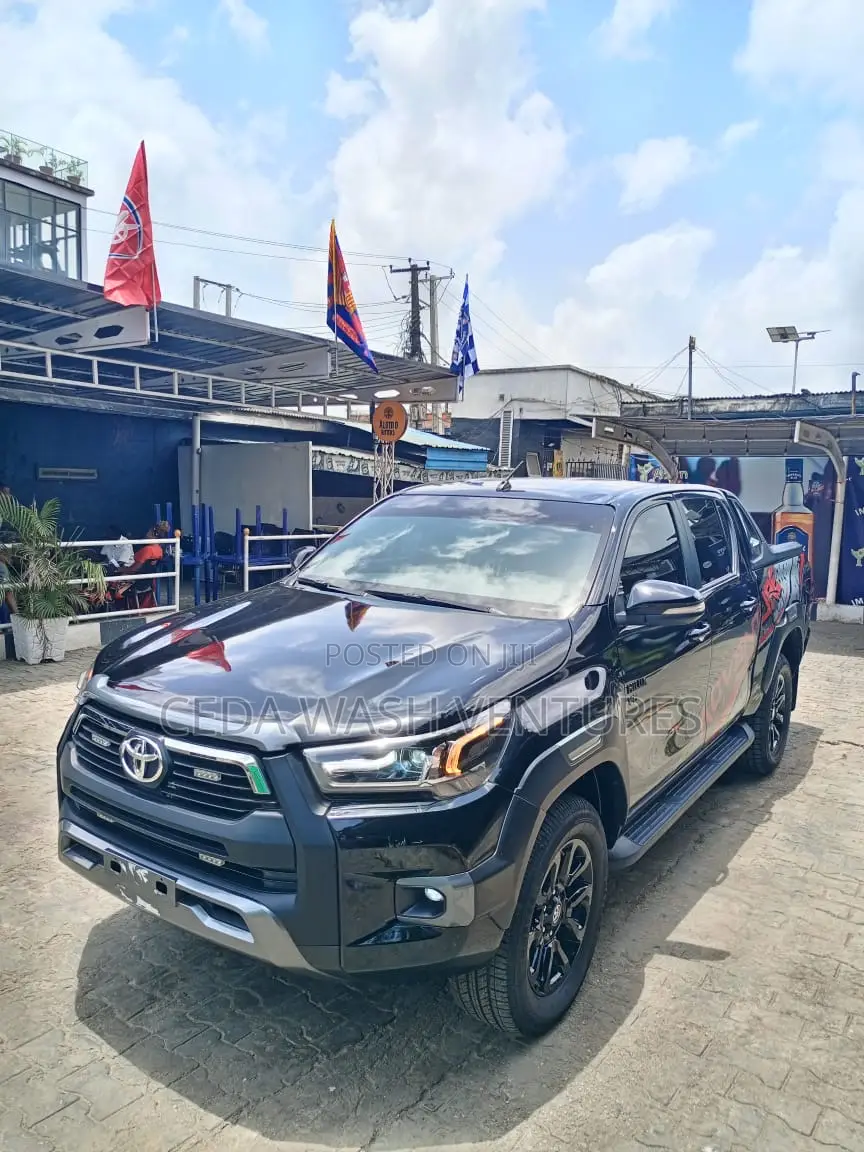 Toyota Hilux 2024 Black