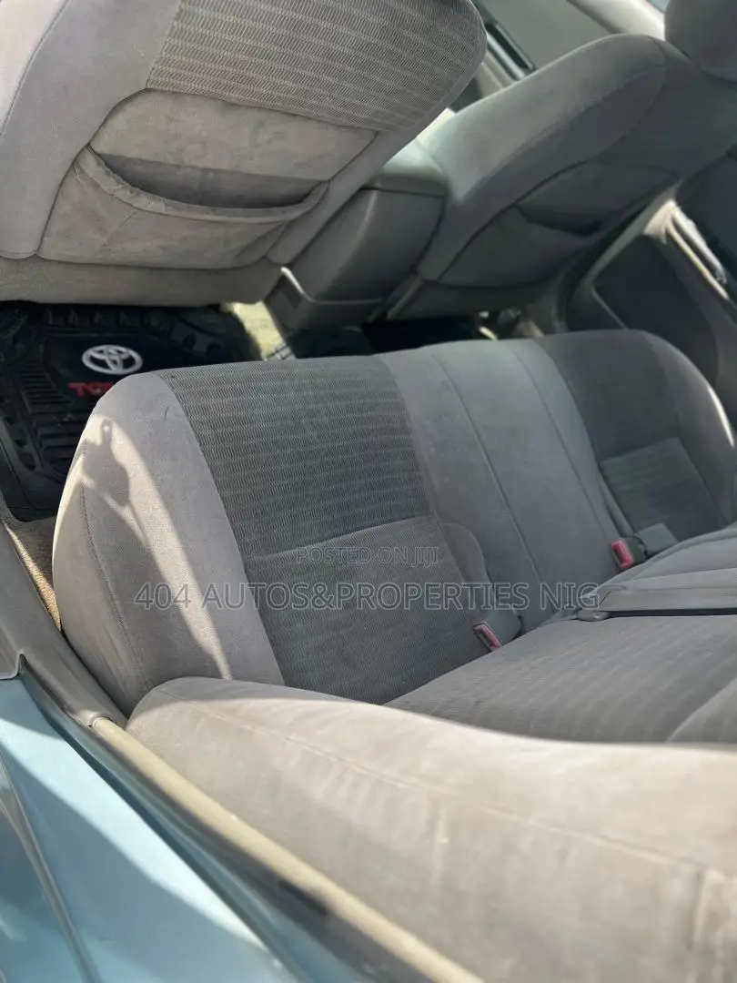 Toyota Camry LE 4dr Sedan (2.4L 4cyl 5A) 2006