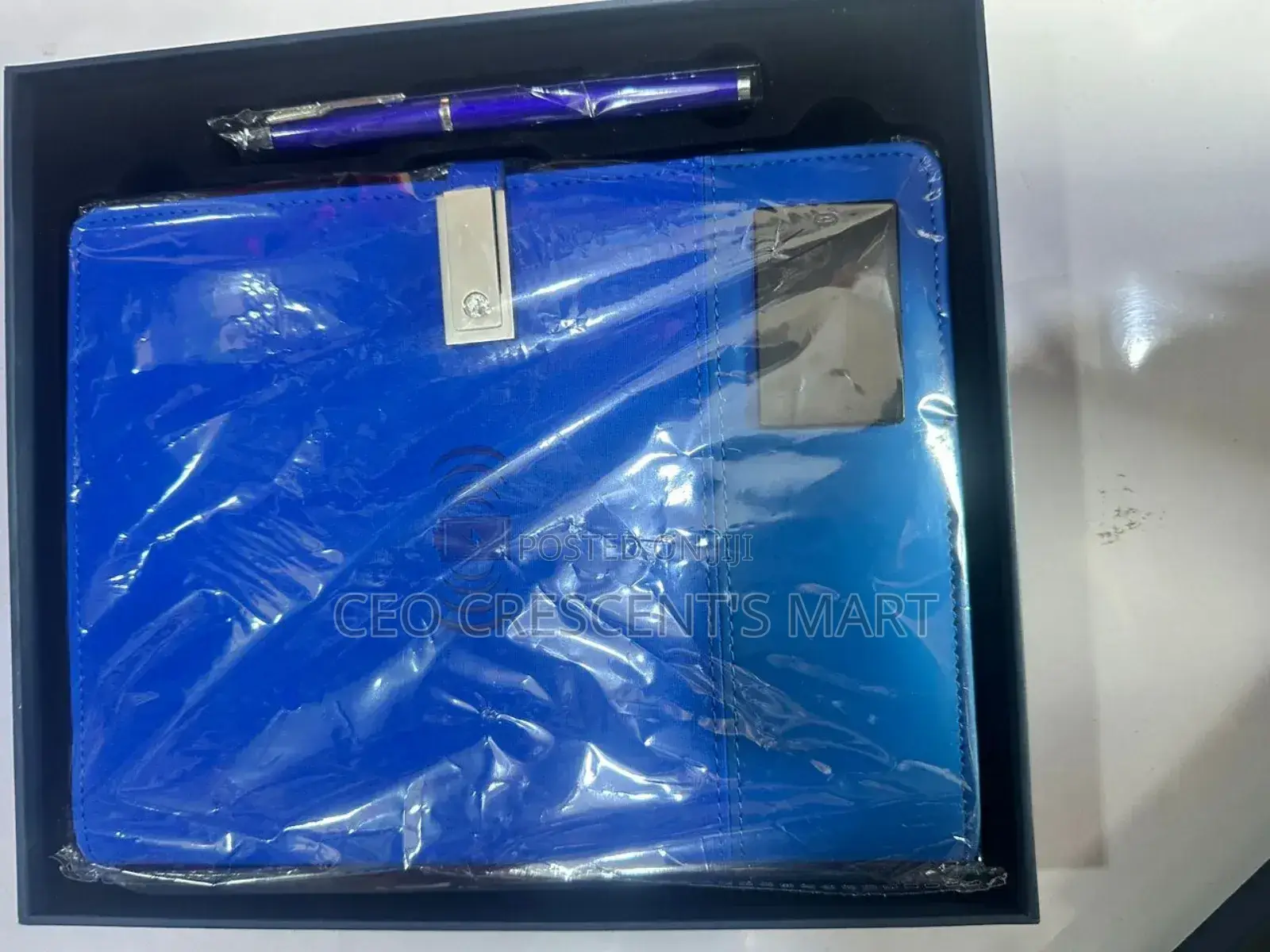 Smart Notepad That Comes With a 8000mah Power Bank,Flash and a Pen