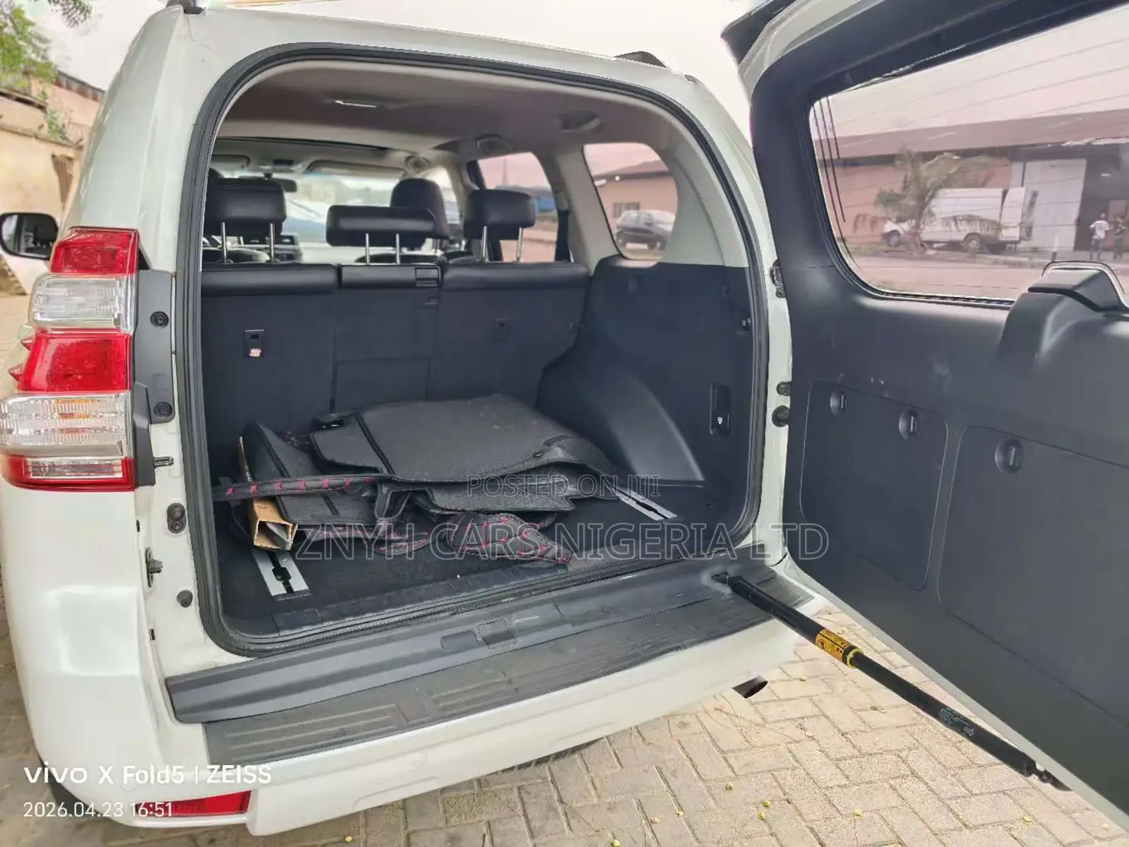 Toyota Land Cruiser Prado 2016 White