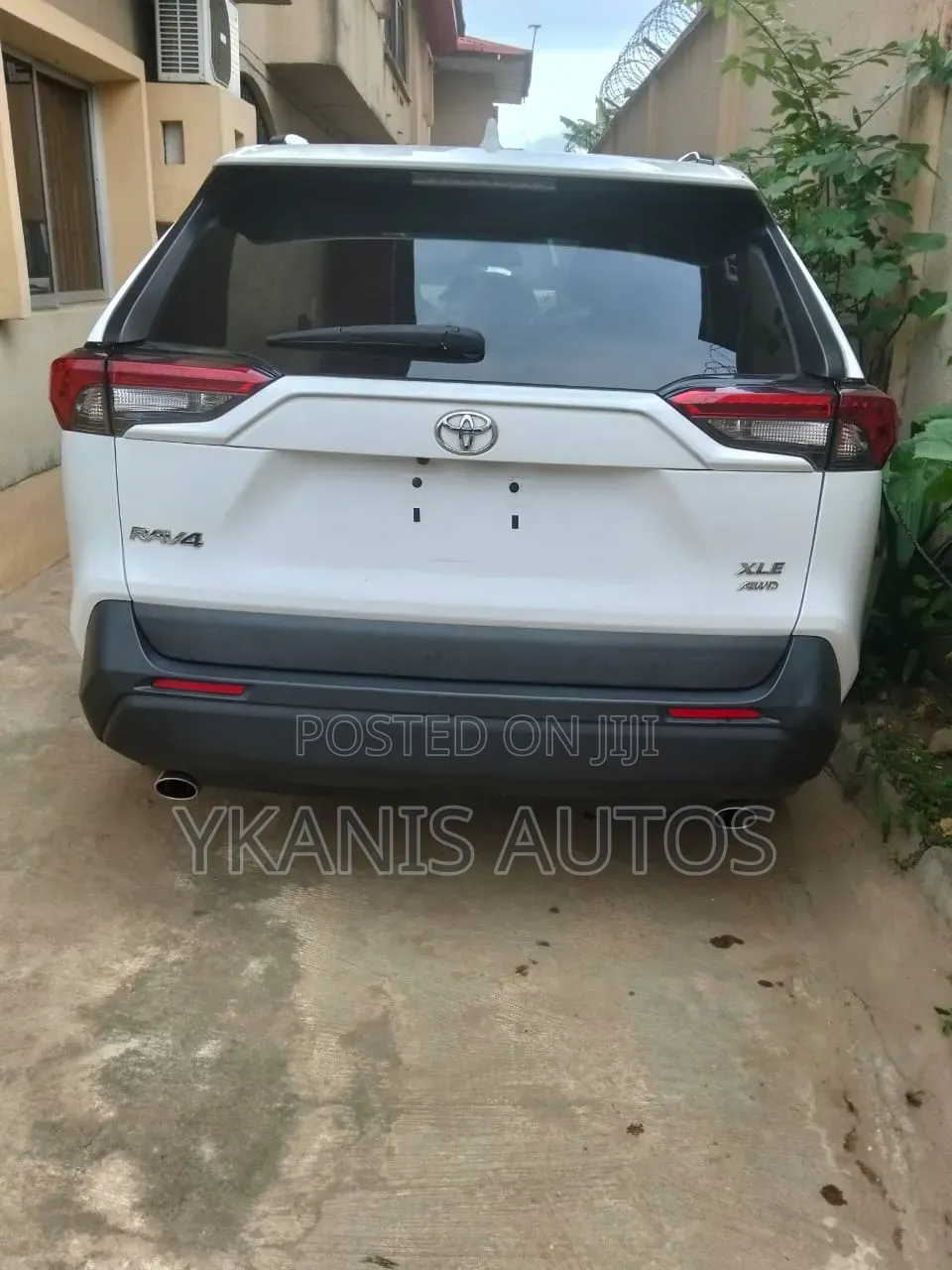 Toyota RAV4 XLE 2021 White