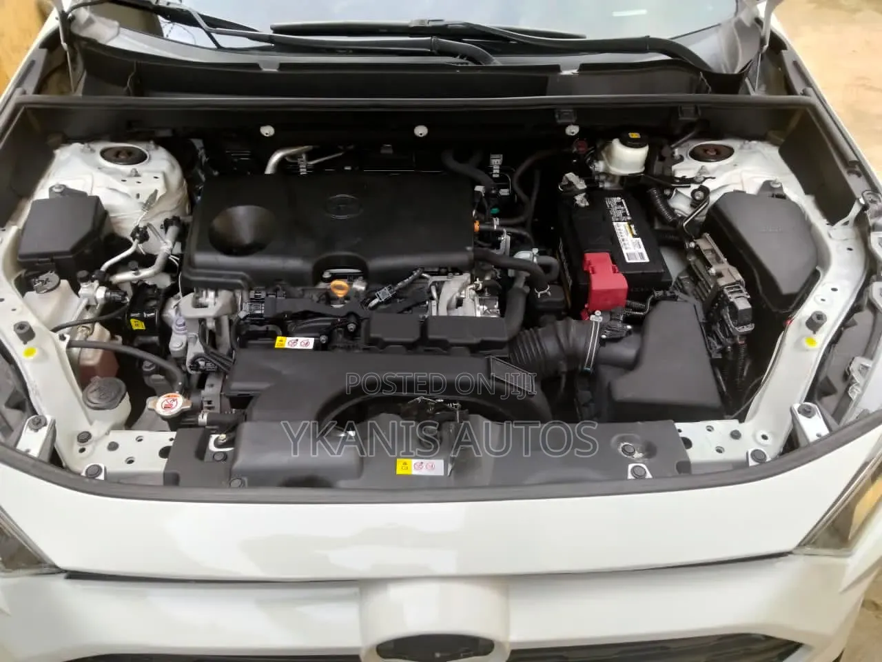 Toyota RAV4 XLE 2021 White