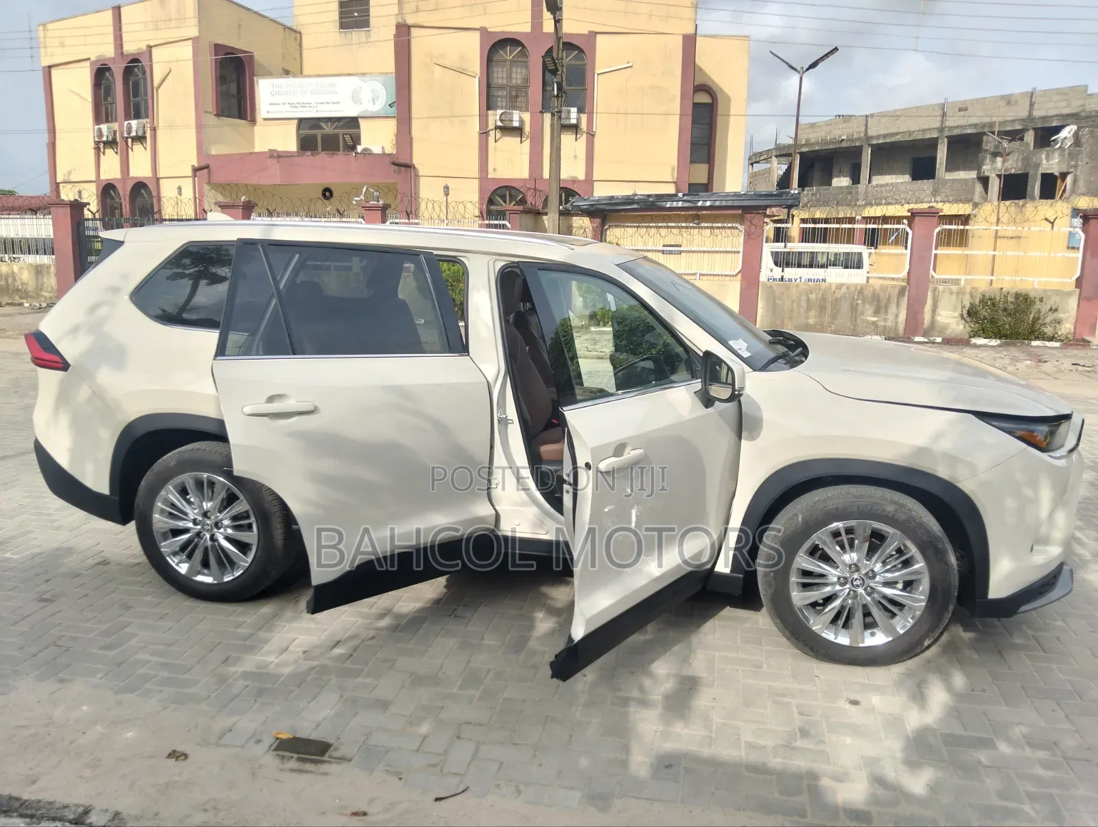 Toyota Grand Highlander Platinum AWD 2024 Off white