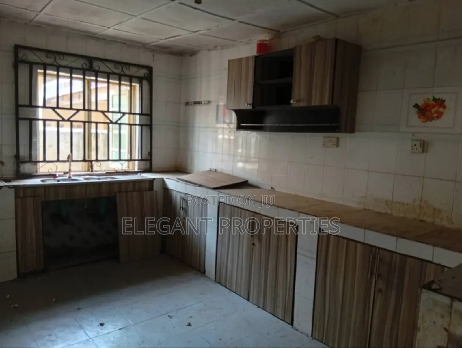 4bdrm Bungalow in Zone 8 Behind, Osogbo for sale