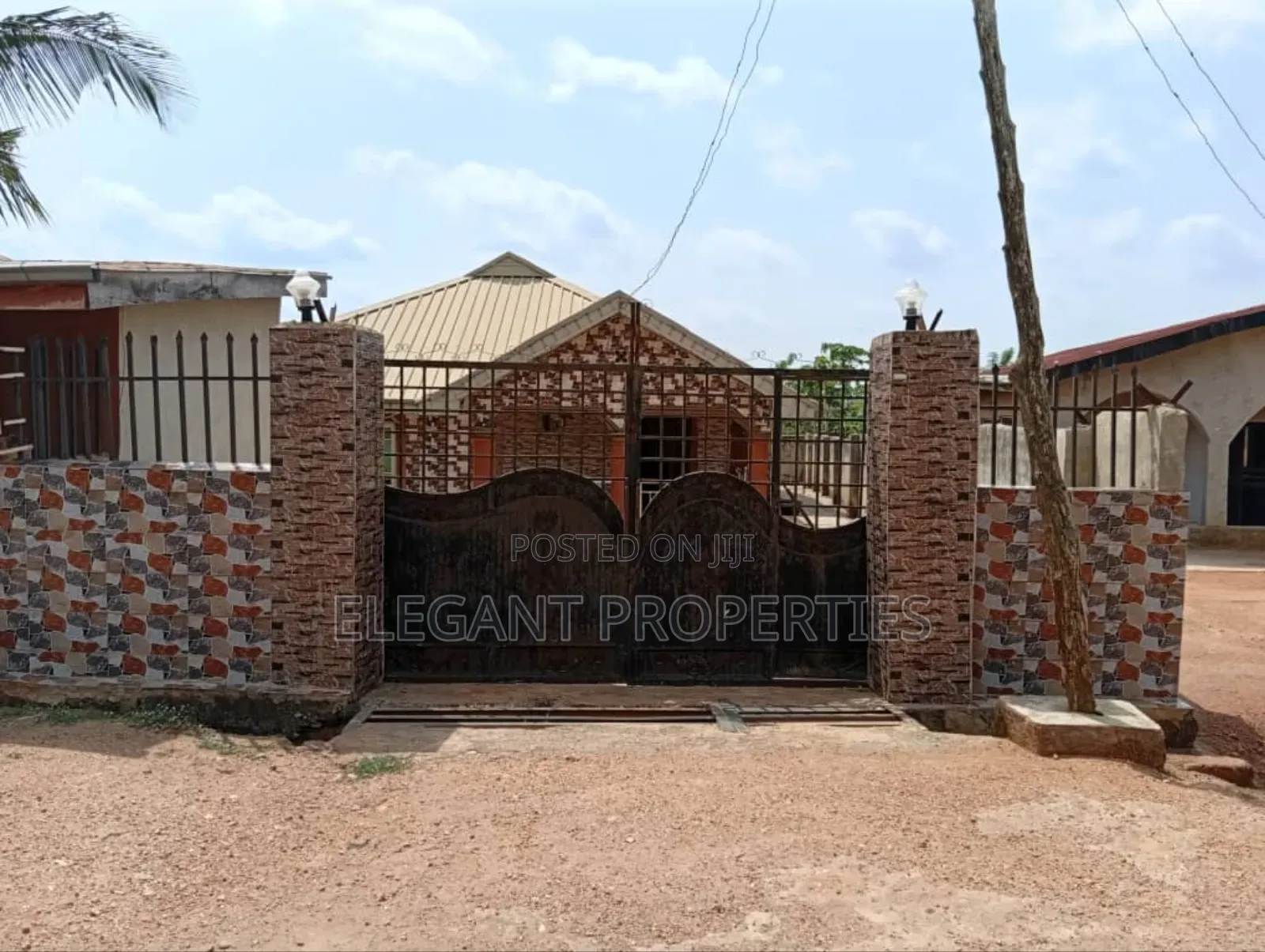 4bdrm Bungalow in Zone 8 Behind, Osogbo for sale