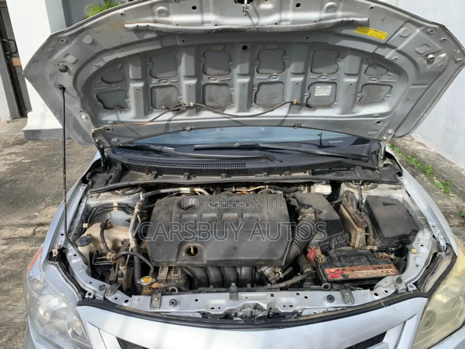 Toyota Corolla LE 4dr Sedan (1.8L 4cyl 4A) 2011 Silver