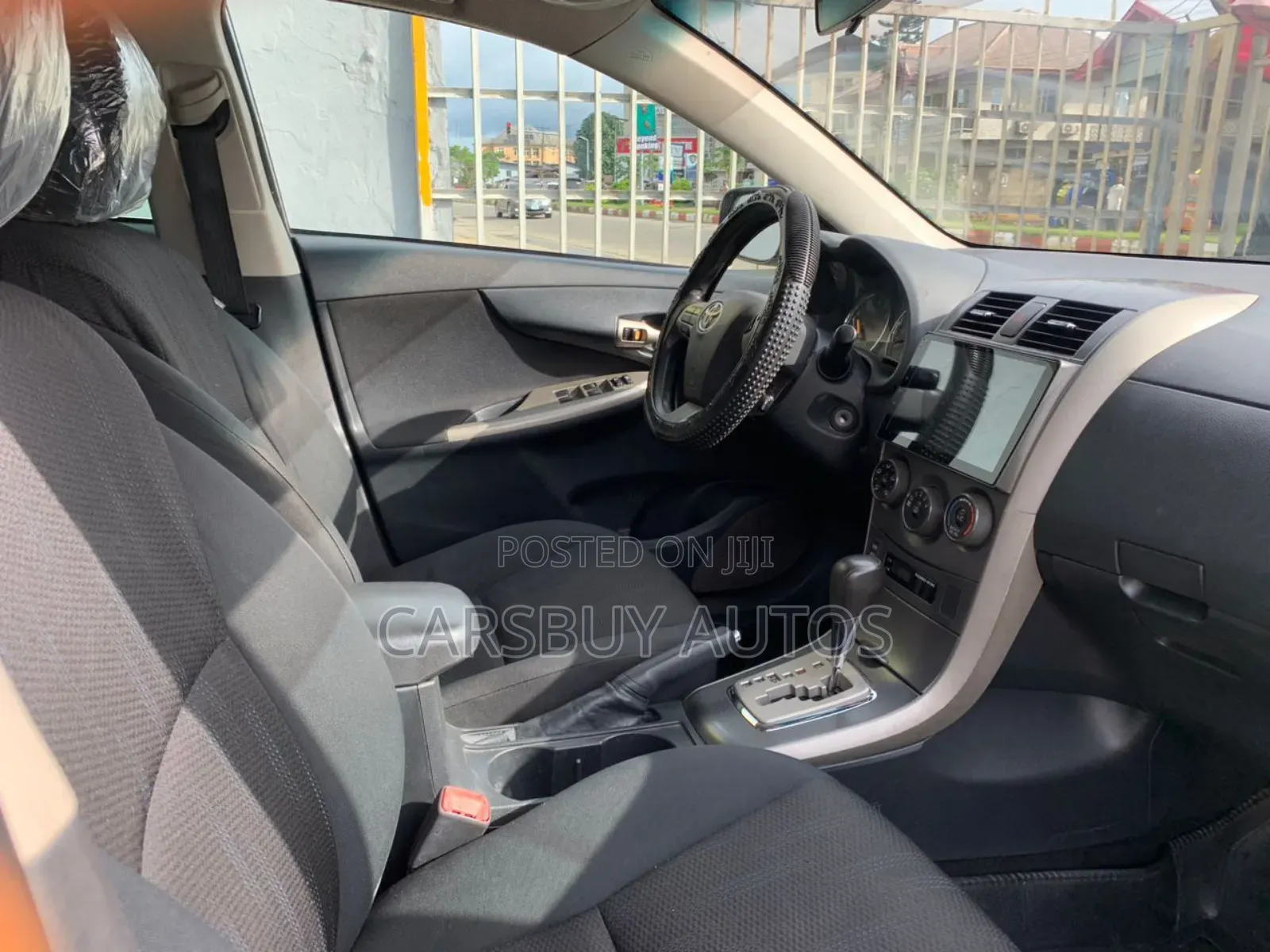 Toyota Corolla LE 4dr Sedan (1.8L 4cyl 4A) 2011 Silver