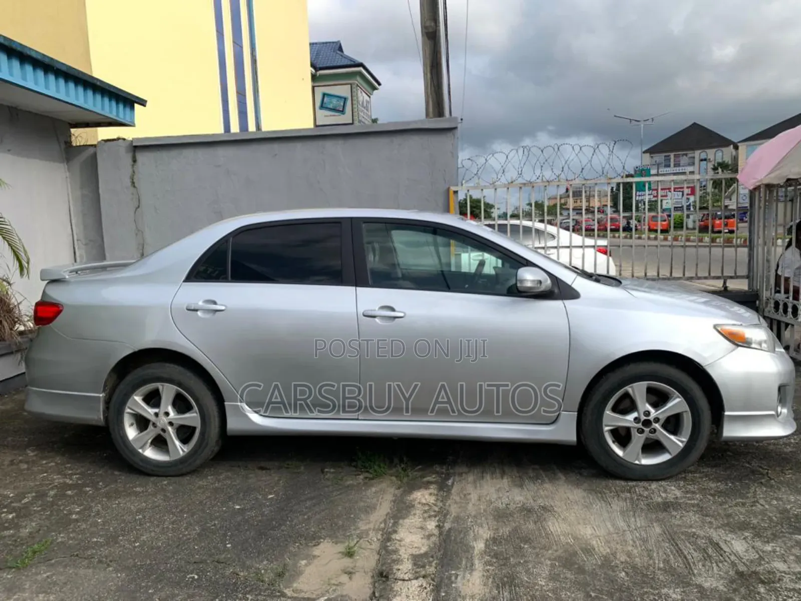 Toyota Corolla LE 4dr Sedan (1.8L 4cyl 4A) 2011 Silver