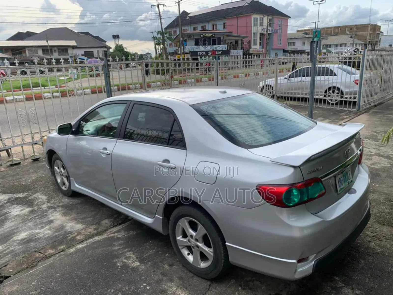 Toyota Corolla LE 4dr Sedan (1.8L 4cyl 4A) 2011 Silver