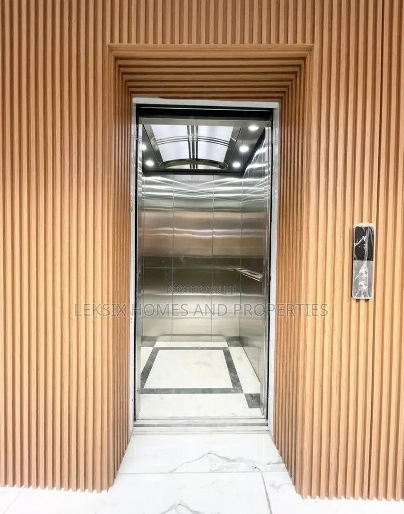2bdrm Apartment in A Well Secured, Lekki Phase 1 for sale