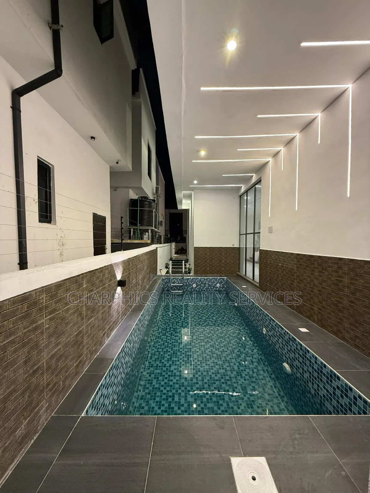 5bdrm Duplex in Lekki Phase 2 for sale