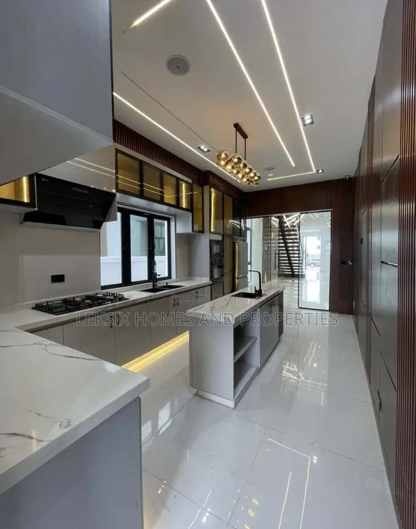 5bdrm Duplex in A Well Secured, Ikota for sale