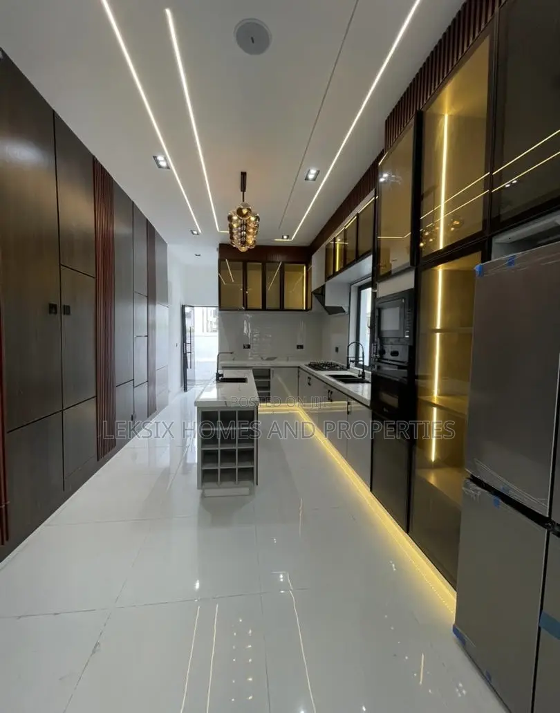 5bdrm Duplex in A Well Secured, Ikota for sale