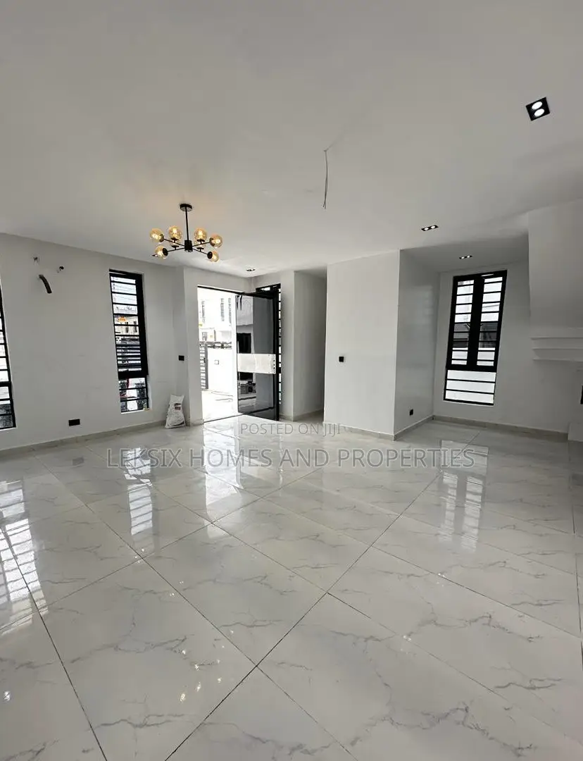 5bdrm Duplex in A Well Secured, Ikota for sale