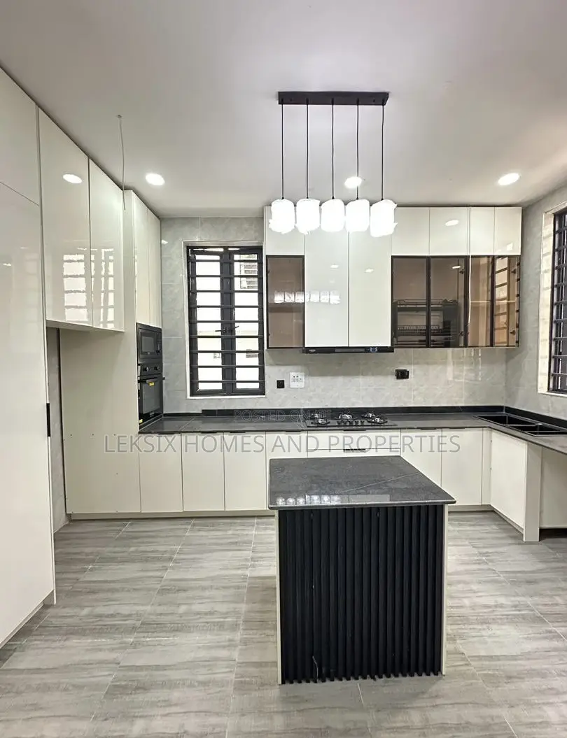 5bdrm Duplex in A Well Secured, Ikota for sale