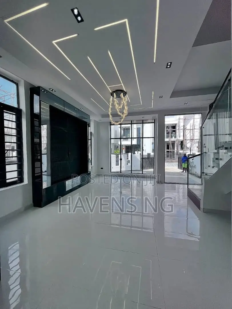 4bdrm Duplex in Lekki Phase 2 for sale