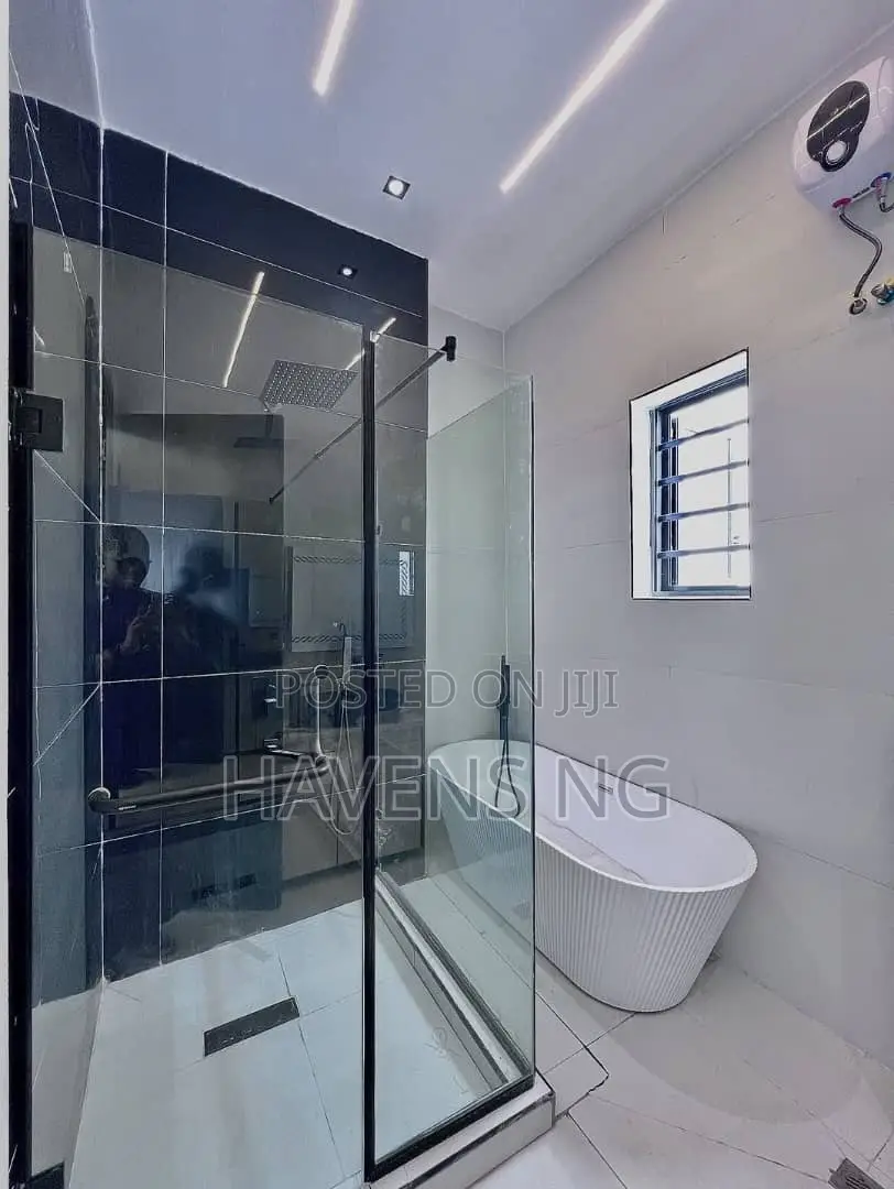 4bdrm Duplex in Lekki Phase 2 for sale