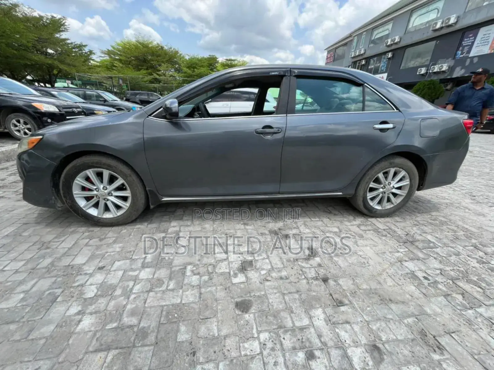 Toyota Camry LE 4dr Sedan (2.5L 4cyl 6A) 2012 Gray