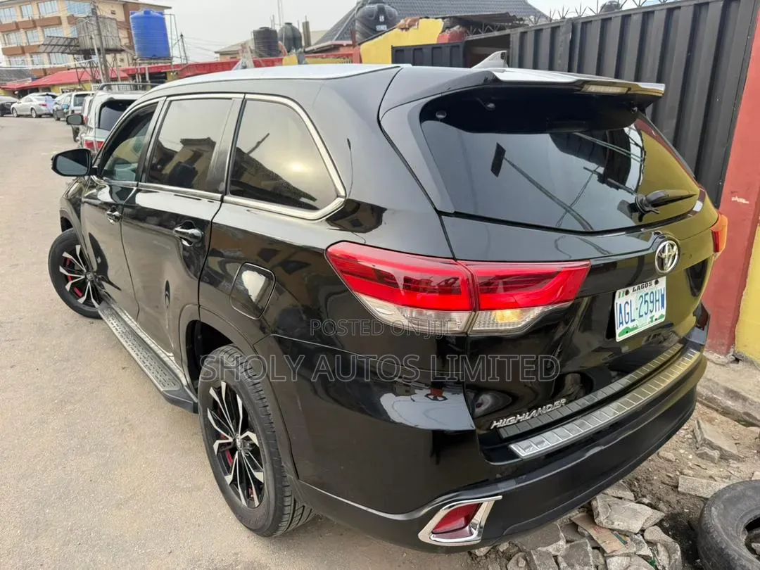 Toyota Highlander XLE 4x2 V6 (3.5L 6cyl 8A) 2018 Black