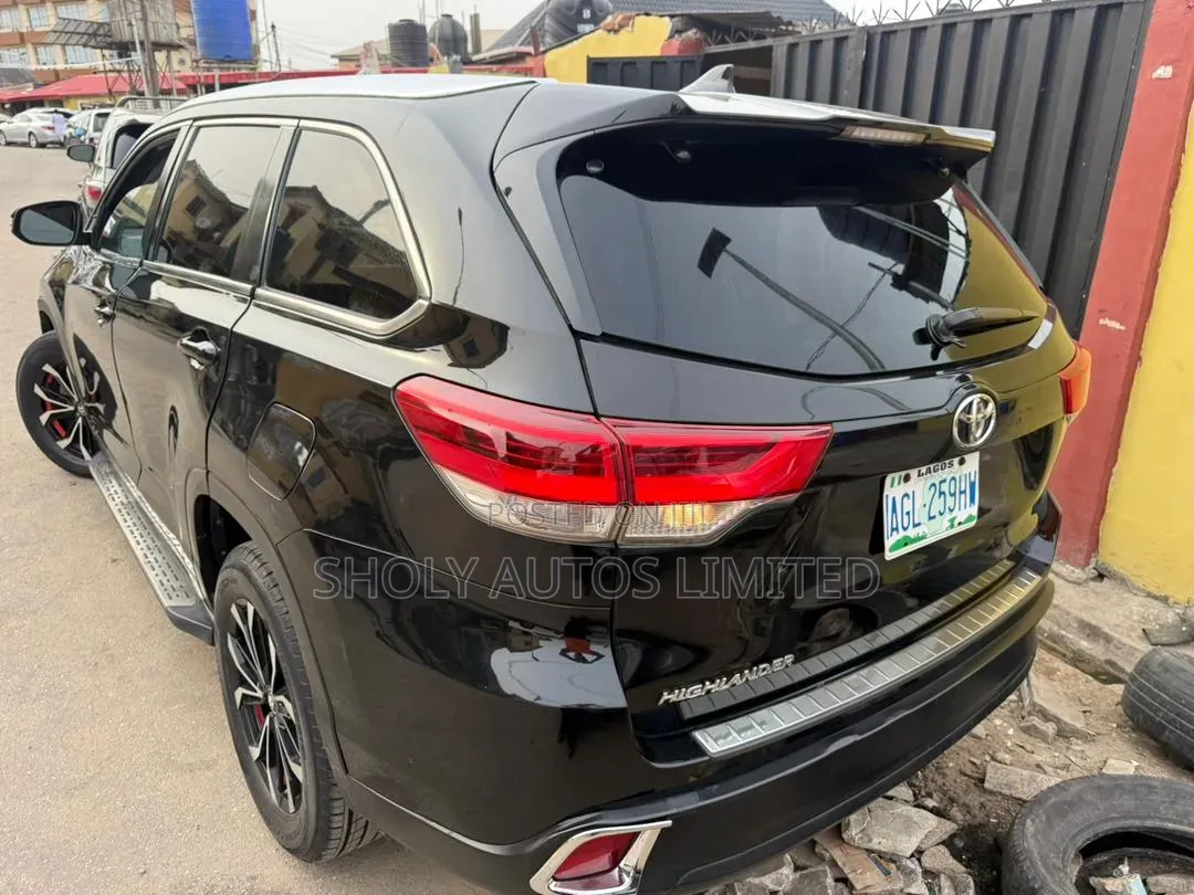 Toyota Highlander XLE 4x2 V6 (3.5L 6cyl 8A) 2018 Black
