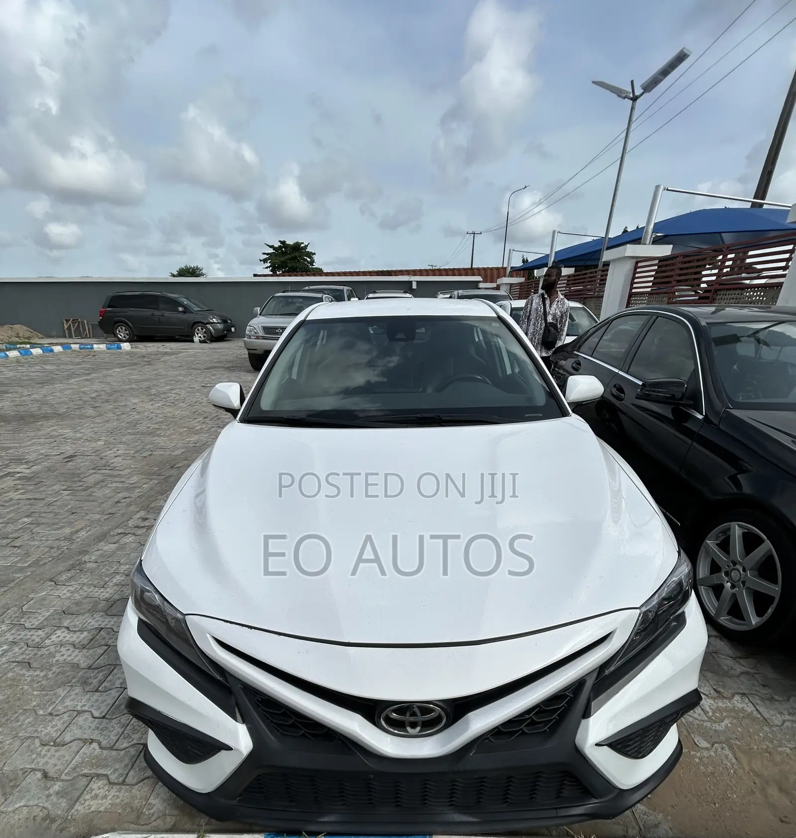Toyota Camry SE 2021 White