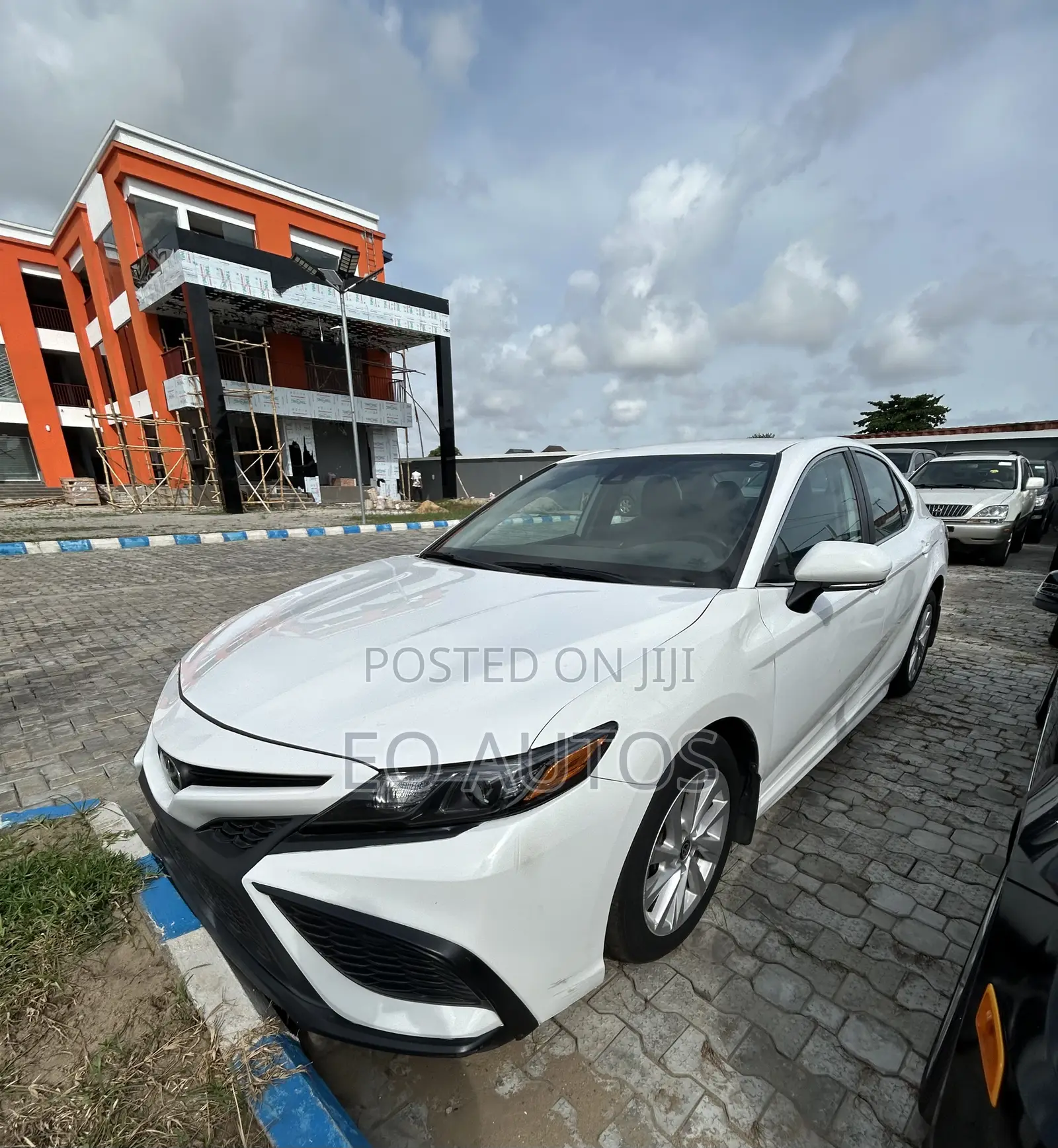 Toyota Camry SE 2021 White