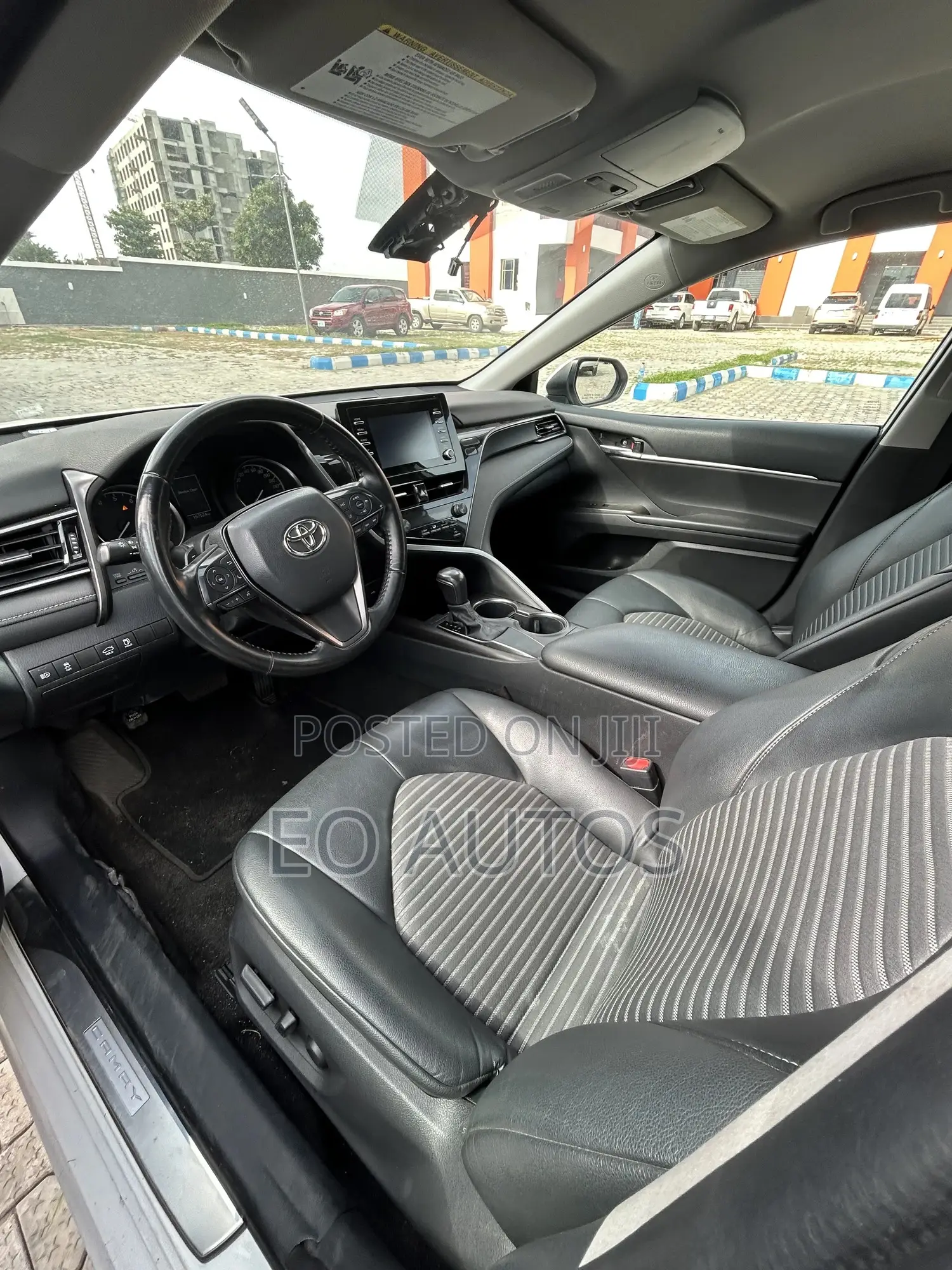 Toyota Camry SE 2021 White