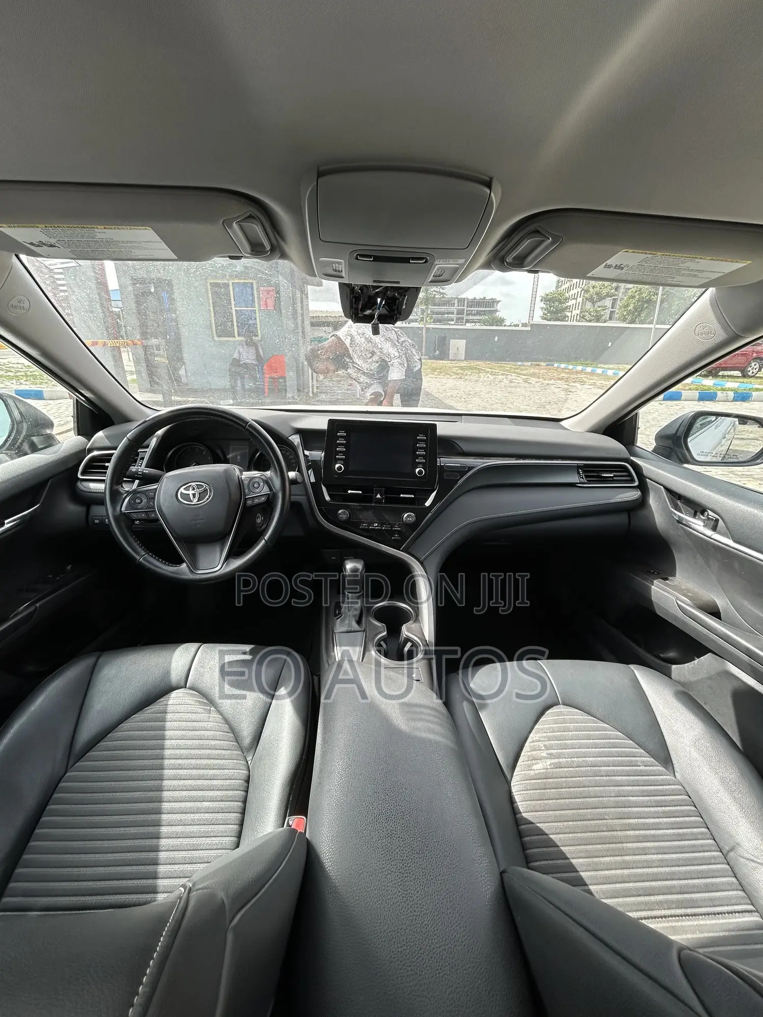 Toyota Camry SE 2021 White