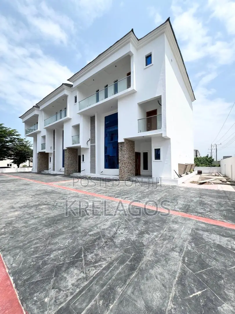 4bdrm Duplex in Orchid, Chevron for sale
