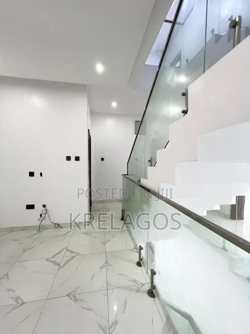 4bdrm Duplex in Orchid, Chevron for sale